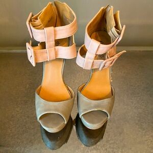 Nude/beige heel, size 5, gently worn , 5” heel ,1” platform , slight peeling